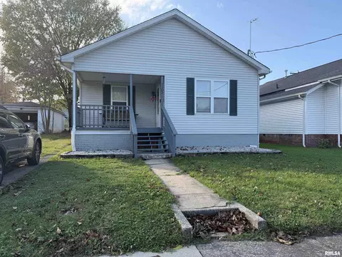 1103 Webster St, Harrisburg, IL 62946