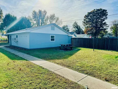 232 Breese St, Centralia, IL 62801 photo 4