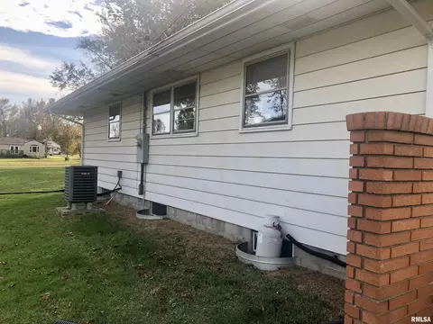 1707 W Walnut St, Marion, IL 62959 photo 4