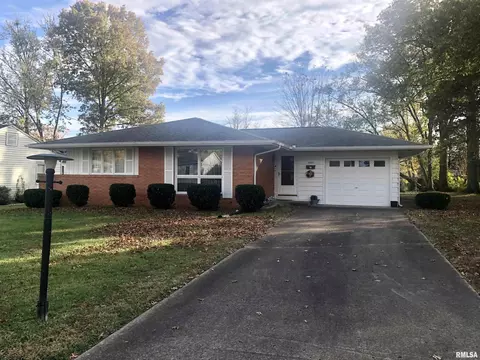 1707 W Walnut St, Marion, IL 62959