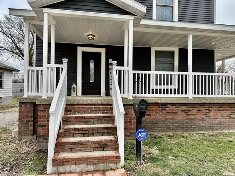 137 S Pine St, Centralia, IL 62801 photo 5