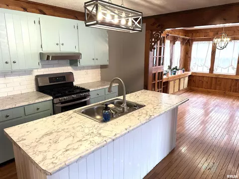 137 S Pine St, Centralia, IL 62801 photo 16