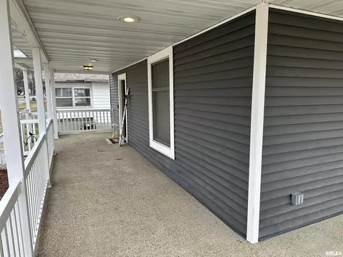 137 S Pine St, Centralia, IL 62801 photo 8