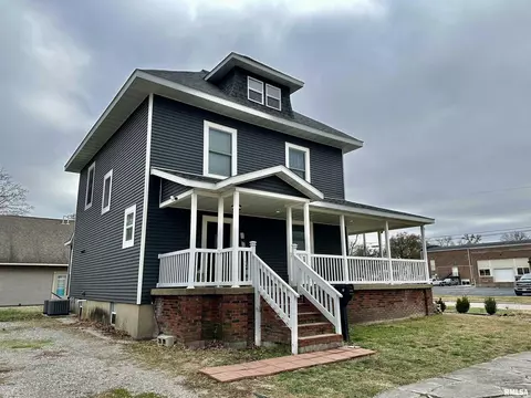 137 S Pine St, Centralia, IL 62801 photo 3