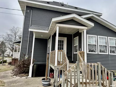 137 S Pine St, Centralia, IL 62801 photo 6