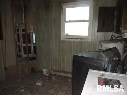 17677 Monroe Rd, Johnston City, IL 62951 photo 7