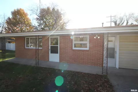 509 E Board St, Elkville, IL 62932