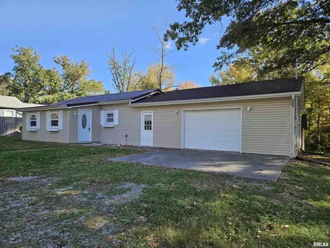 410 Royal St, Pinckneyville, IL 62274