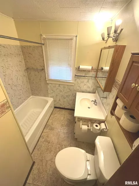 508 E Locust St, Salem, IL 62881 photo 14