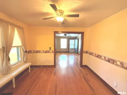 508 E Locust St, Salem, IL 62881 photo 4