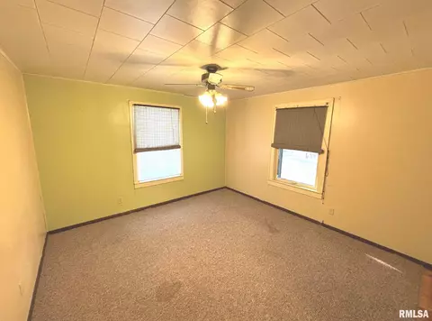 508 E Locust St, Salem, IL 62881 photo 10