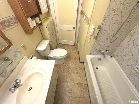 508 E Locust St, Salem, IL 62881 photo 15