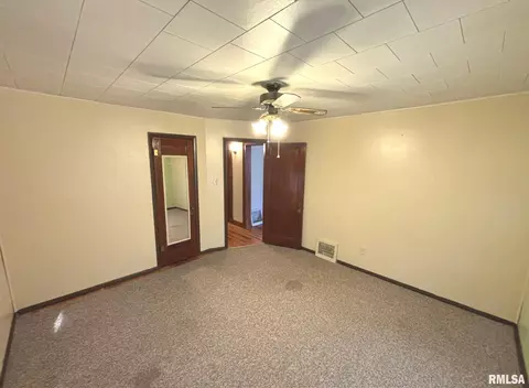 508 E Locust St, Salem, IL 62881 photo 11