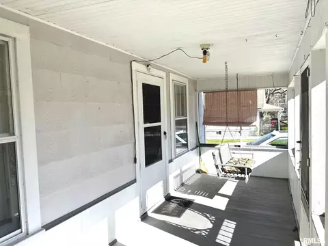 508 E Locust St, Salem, IL 62881 photo 2