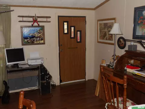 402 E Webster St, Benton, IL 62812 photo 17
