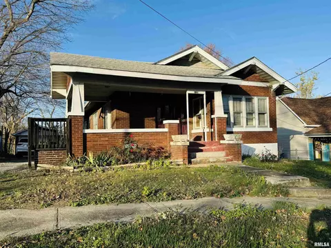109 E Lewis St, Anna, IL 62906