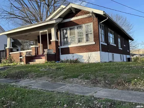 109 E Lewis St, Anna, IL 62906 photo 2