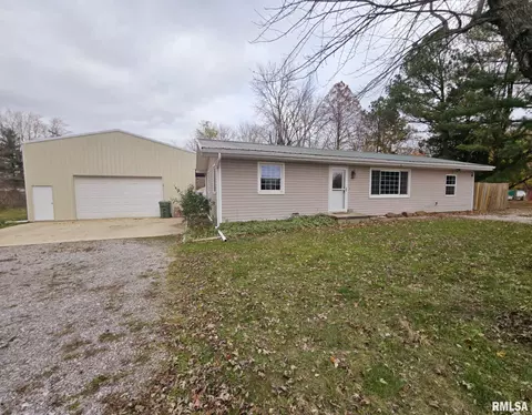 304 6th St, Bluford, IL 62814