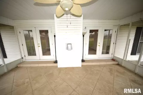 1024 Mulligan Dr, Mount Vernon, IL 62864 photo 2