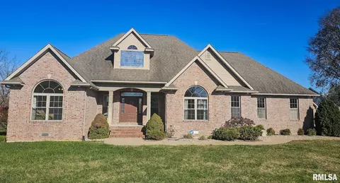 1104 Maridon Ave, Carterville, IL 62918