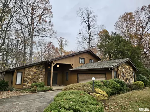 236 Spring Arbor Dr, Carbondale, IL 62902