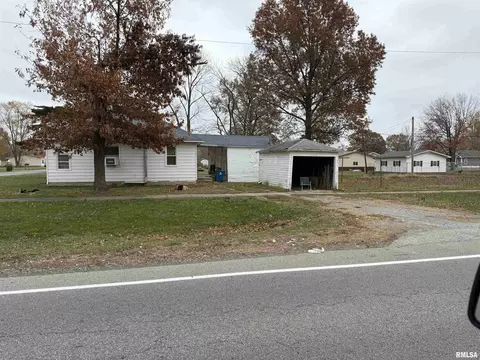 311 W Lottie St, Sesser, IL 62884