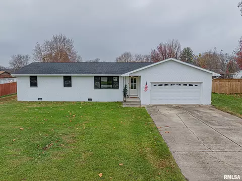 1717 N Broadway Ave, Salem, IL 62881