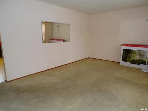 205 Dixie Dr, Chester, IL 62233 photo 3