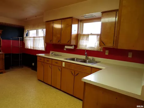 205 Dixie Dr, Chester, IL 62233 photo 5