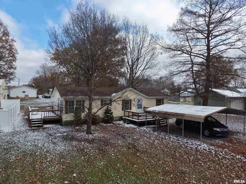 705 S Sunny Slope St, West Frankfort, IL 62896