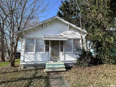 201 N 8th St, Benton, IL 62812