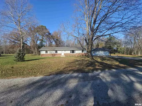 11600 N Blackward Rd, Mount Vernon, IL 62864