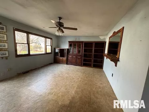 502 E 12th St, Centralia, IL 62801 photo 7