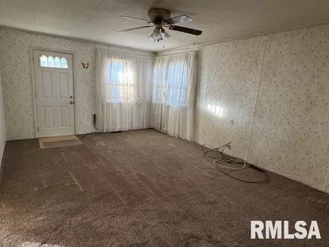 502 E 12th St, Centralia, IL 62801 photo 2