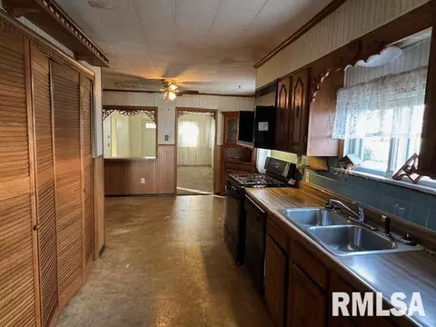 502 E 12th St, Centralia, IL 62801 photo 4
