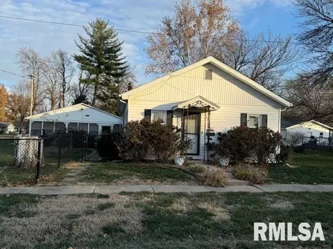 502 E 12th St, Centralia, IL 62801