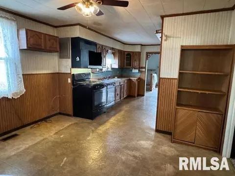 502 E 12th St, Centralia, IL 62801 photo 3