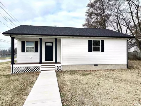428 S Walnut St, Centralia, IL 62801
