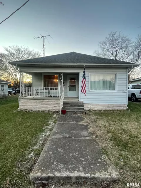 6611 1st East St, Logan, IL 62856