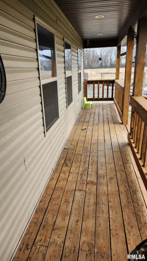 15479 Willis Rd, Benton, IL 62812 photo 3