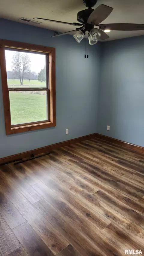 15479 Willis Rd, Benton, IL 62812 photo 13