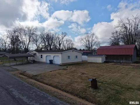 1113 E Ruth St, Benton, IL 62812 photo 2