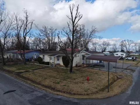 1113 E Ruth St, Benton, IL 62812 photo 8