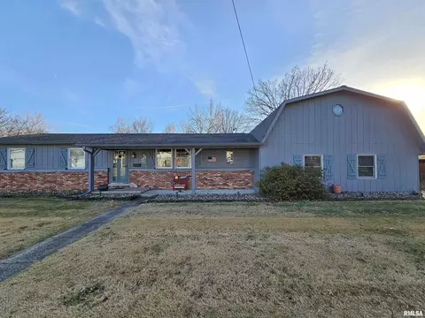 801 W 9th St, Johnston City, IL 62951