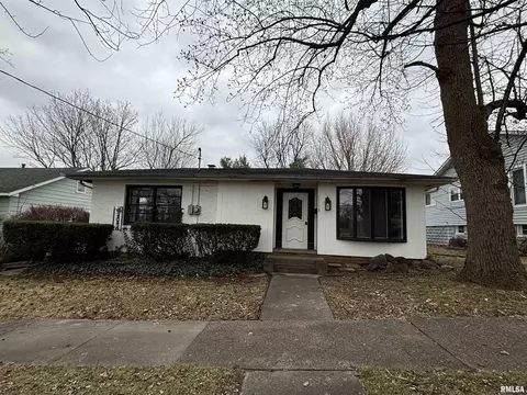 1118 Ferry St, Metropolis, IL 62960