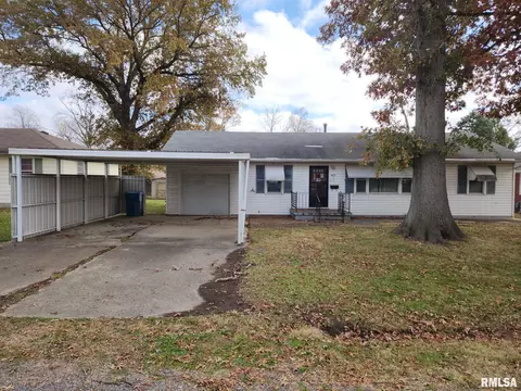 427 Delores St, Centralia, IL 62801