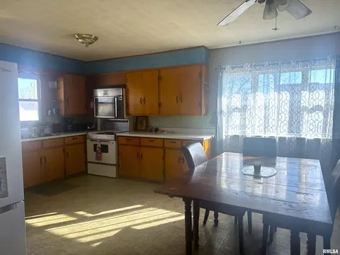 212 Springfield Ave, Anna, IL 62906 photo 7