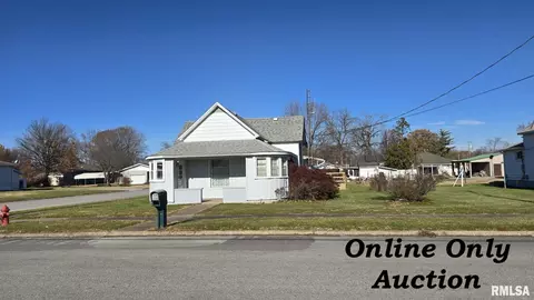 102 E Callie St, Sesser, IL 62884