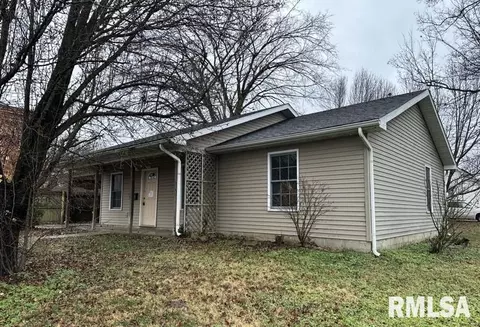 207 E 5th St, Johnston City, IL 62951