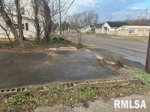 116 W Herrin St, Herrin, IL 62948 photo 2